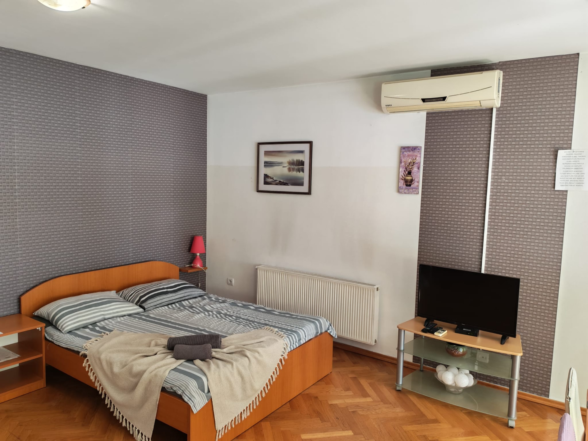 Studio apartman 1 — dnevni prostor s krevetom