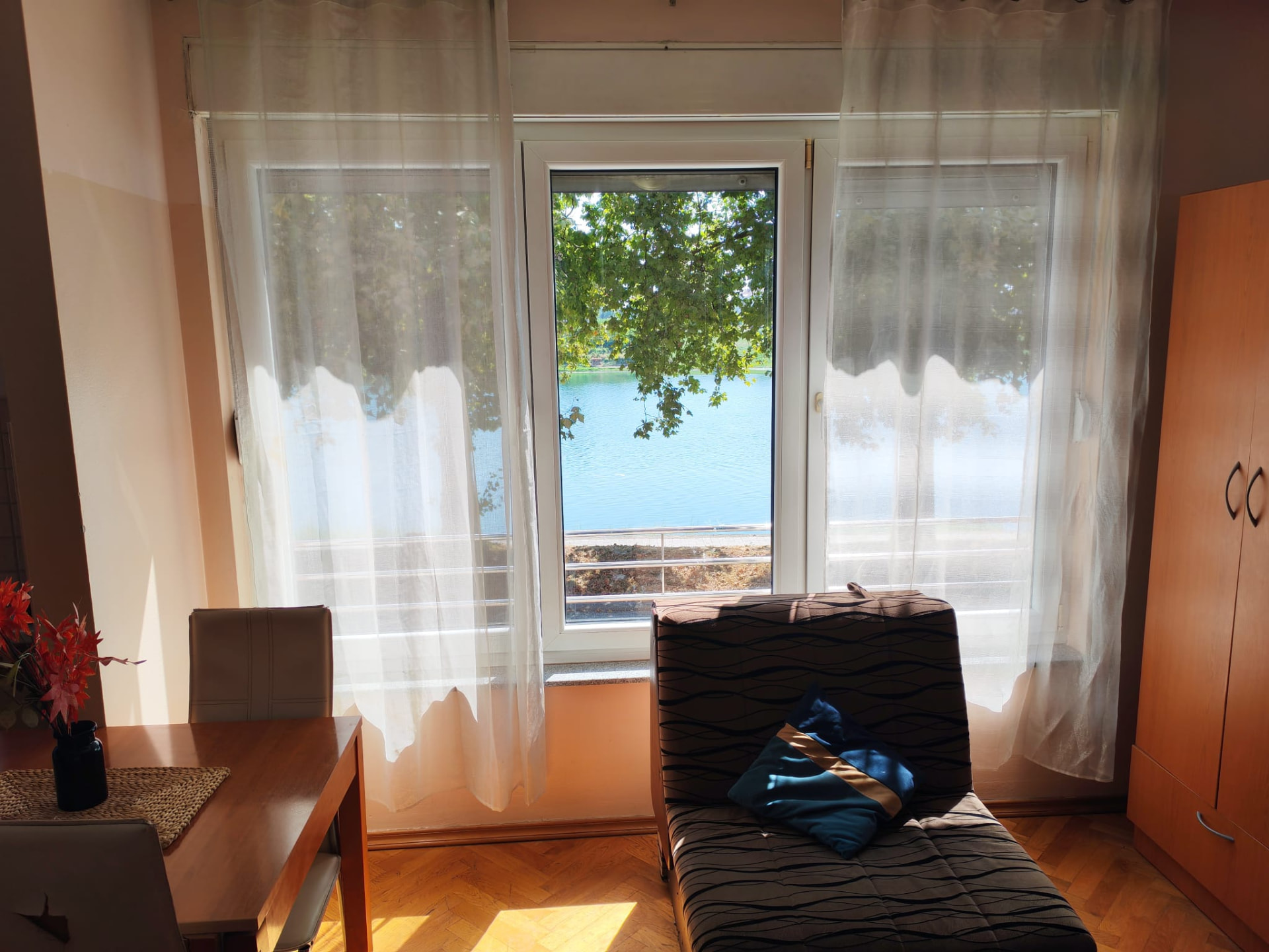 Studio apartman 2 — pogled na rijeku Savu