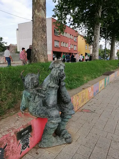 Skulptura u parku uz Savu